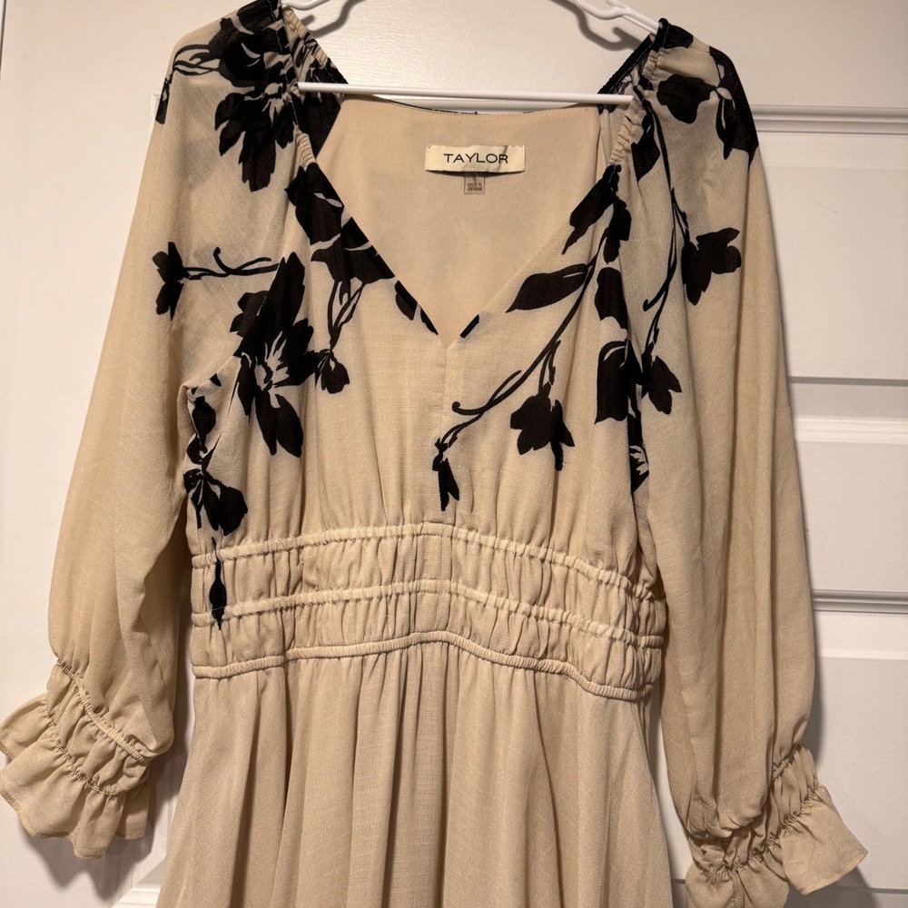 Taylor Women's Cream Black Floral Smocked Waist Maxi Dress Size 8 - Picture 3 of 10